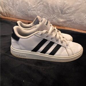 Adidas Grand Court 2.0 sneakers white with black stripes.